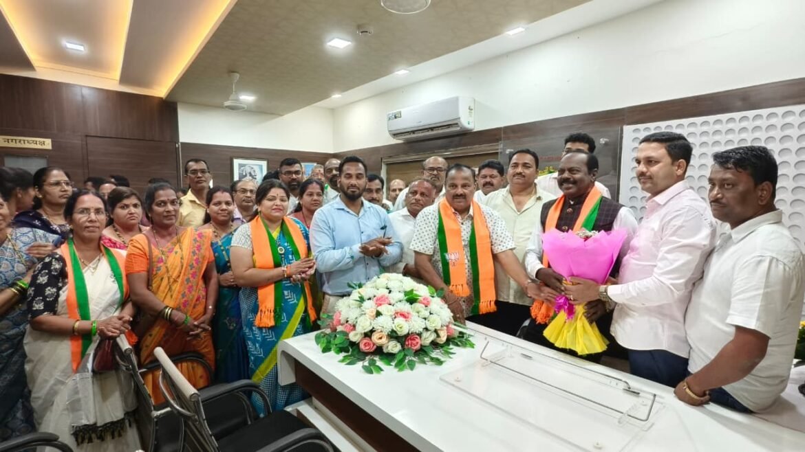 *दिलीप गिरप यांनी स्वीकारला नगराध्यक्षपदाचा पदभार*