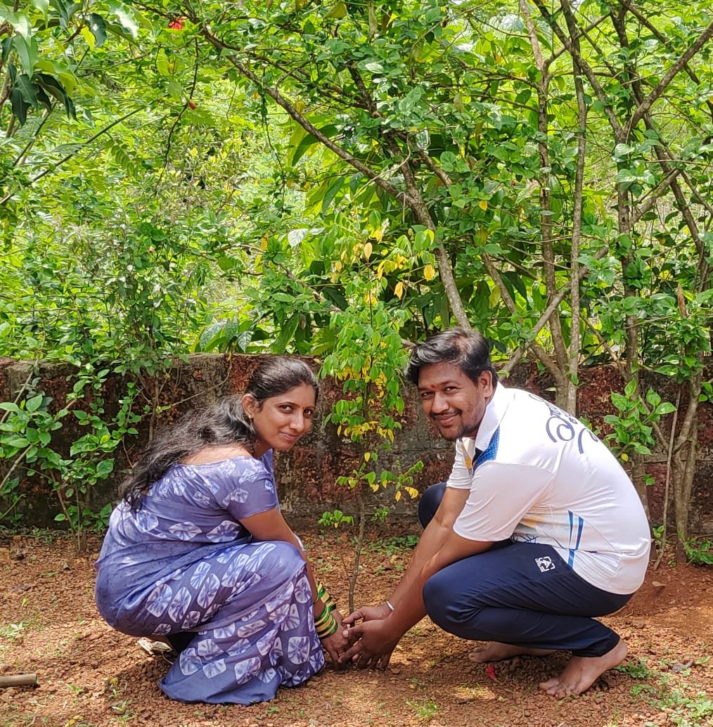 मृत्यू व विवाह नोंदणी दाखला हवा तर झाड लावा दाखला मिळवा, ग्रामपंचायत मळेवाड कोंडुरेचा नाविन्यपूर्ण उपक्रम