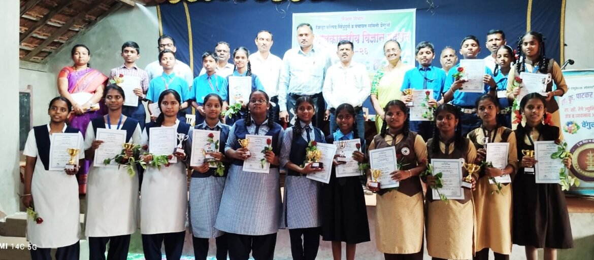 विद्यार्थी प्रतिकृती स्पर्धेमध्ये दिशा गोगटे आणि अथर्व मेस्त्री प्रथम