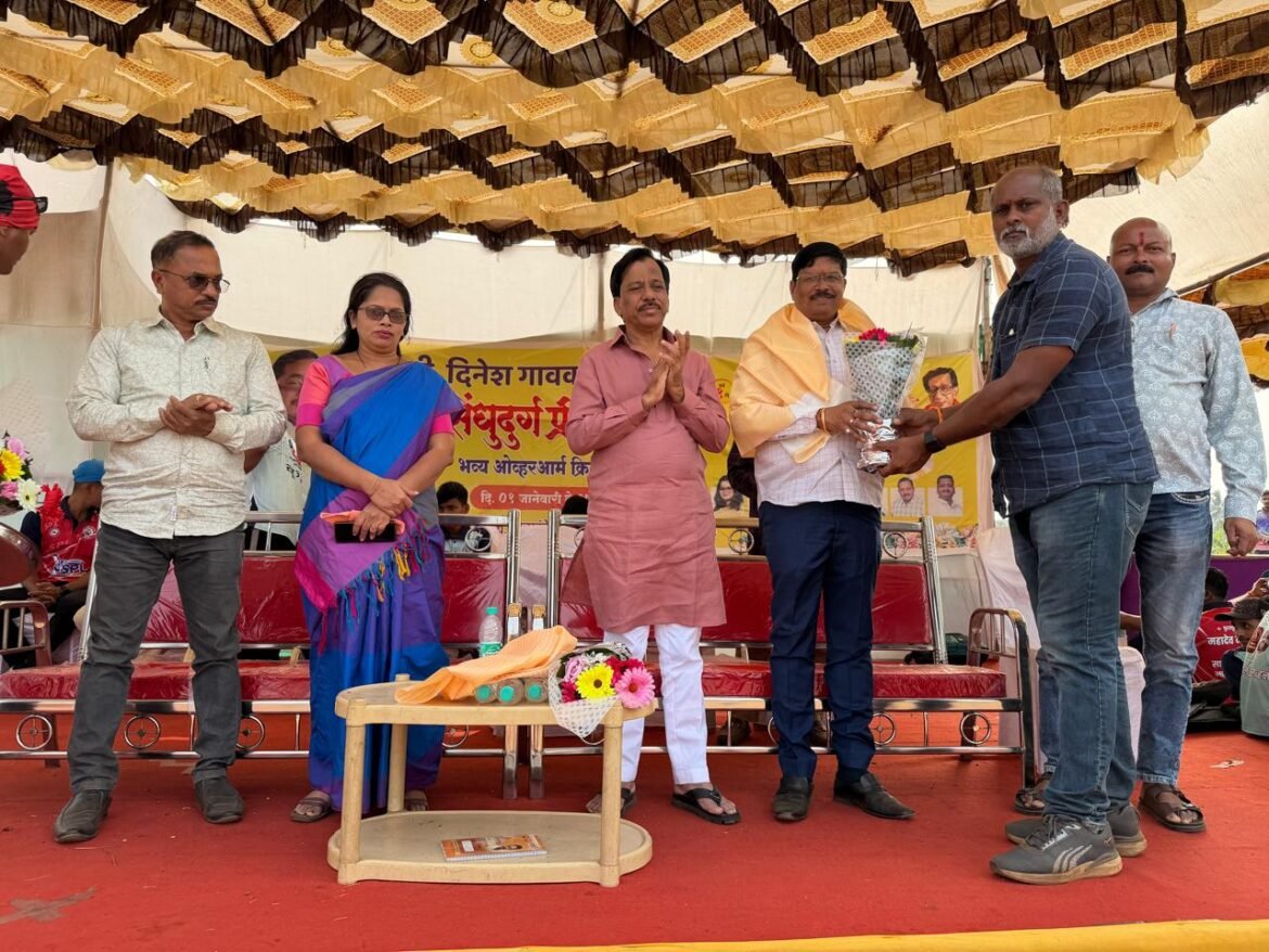 श्री. दिनेश गांवकर मित्रमंडळ आयोजित सिंधुदुर्ग प्रीमियर लीग क्रिकेट स्पर्धेला शिवसेना उपनेते श्री. संजयजी आग्रे व माजी आमदार श्री. राजन तेली यांची सदिच्छा भेट