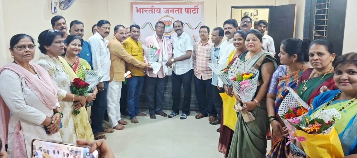 सिंधुदुर्ग जिल्हा श्री विश्वकर्मा सुतार शिल्पकार समाज मंडळ जिल्हाध्यक्ष पदी निवड झाल्याबद्दल शरद मेस्त्री यांचा भाजपा च्या वतीने सत्कार