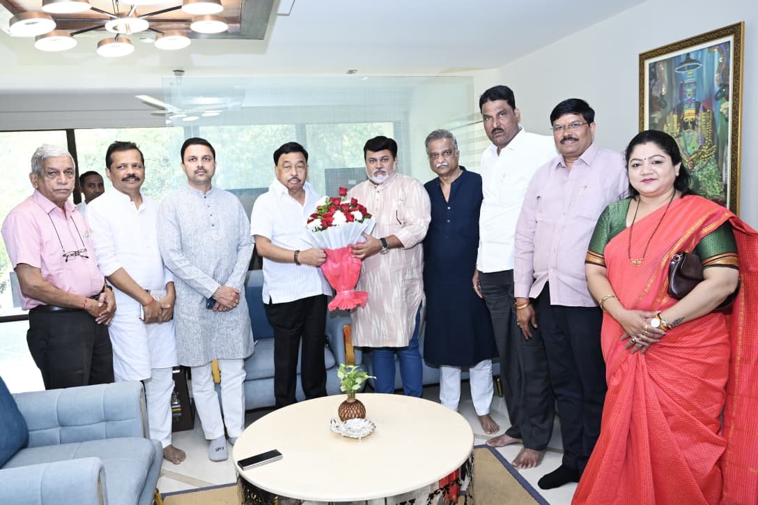 मंत्री उदय सामंत यांनी घेतली ओम गणेश निवासस्थानी खासदार नारायण राणेंची सदिच्छा भेट