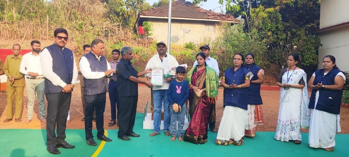देशसेवक सुमंगल परब यांचा हायस्कूलतर्फे सन्मान