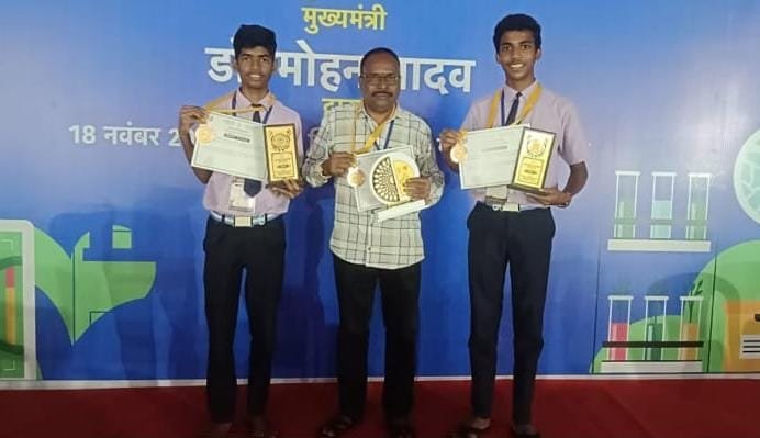 राष्ट्रीय स्तरावरील विज्ञान प्रदर्शनात रामगड हायस्कुलच्या विद्यार्थ्यांचे नेत्रदीपक यश