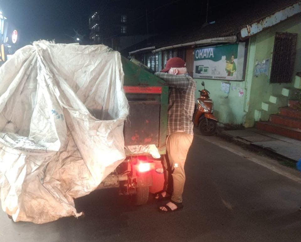 मालवण शहरात रात्रीच्या वेळीही कचरा संकलन मोहिमेस सुरुवात