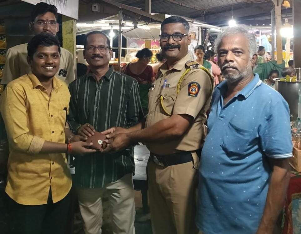 सेवानिवृत्त वरिष्ठ सहायक नंदकिशोर मांजरेकर यांनी दाखवला प्रामाणिकपणा..