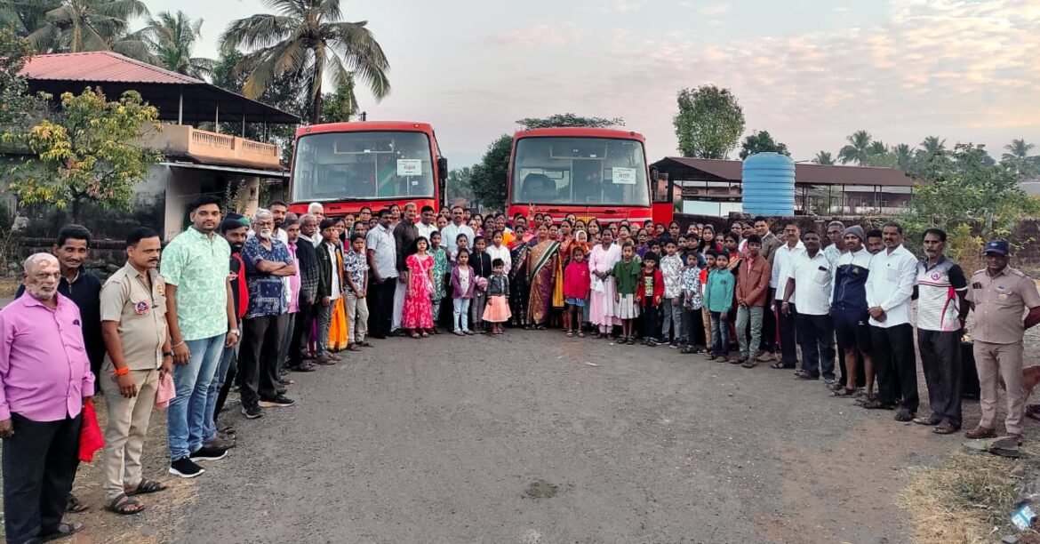 नवीन कुर्ली गावातील महिलांची धार्मिक व प्रेक्षणिय स्थळांना भेट देणारी यात्रा सहल