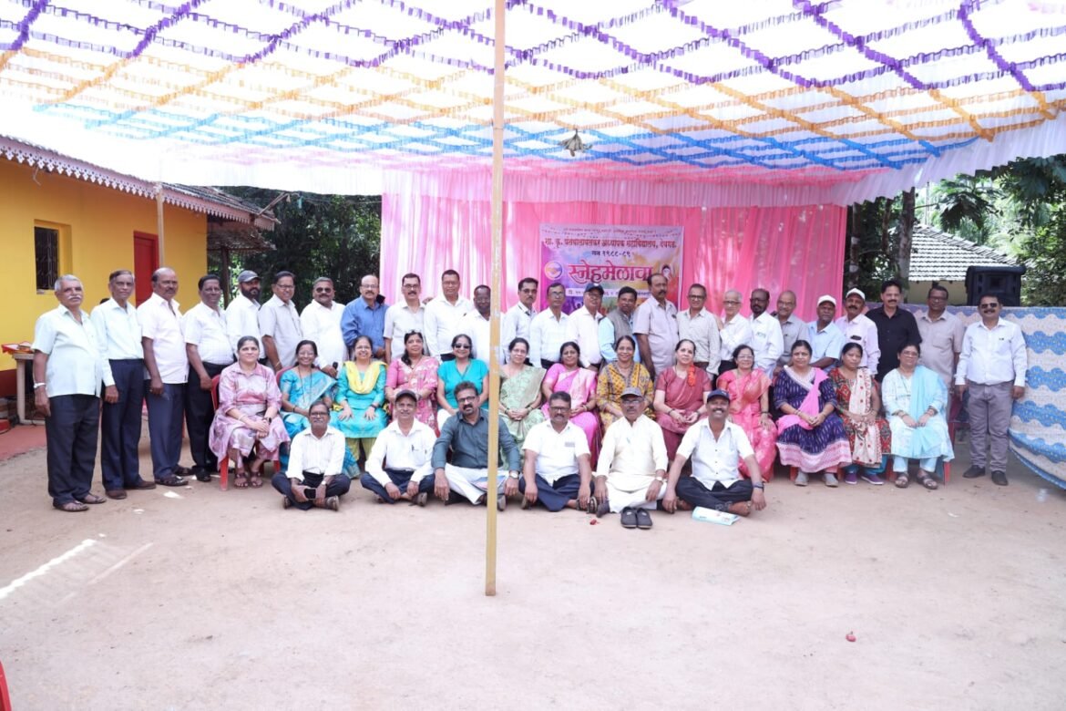 बी. एड. च्या स्नेहमेळाव्यात ‘ एम २, जी २ ‘ ची धमाल