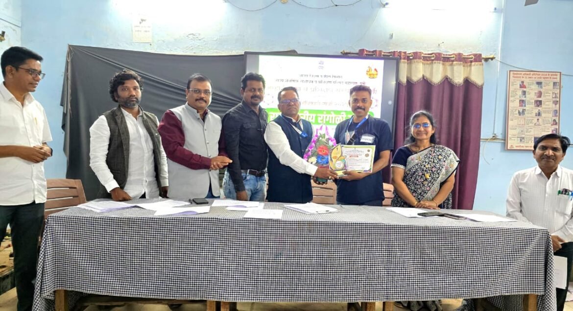 राज्यस्तरीय रांगोळी स्पर्धेत वराडकर हायस्कुल कट्टा चे कला शिक्षक समीर चांदरकर यांचा प्रथम क्रमांक