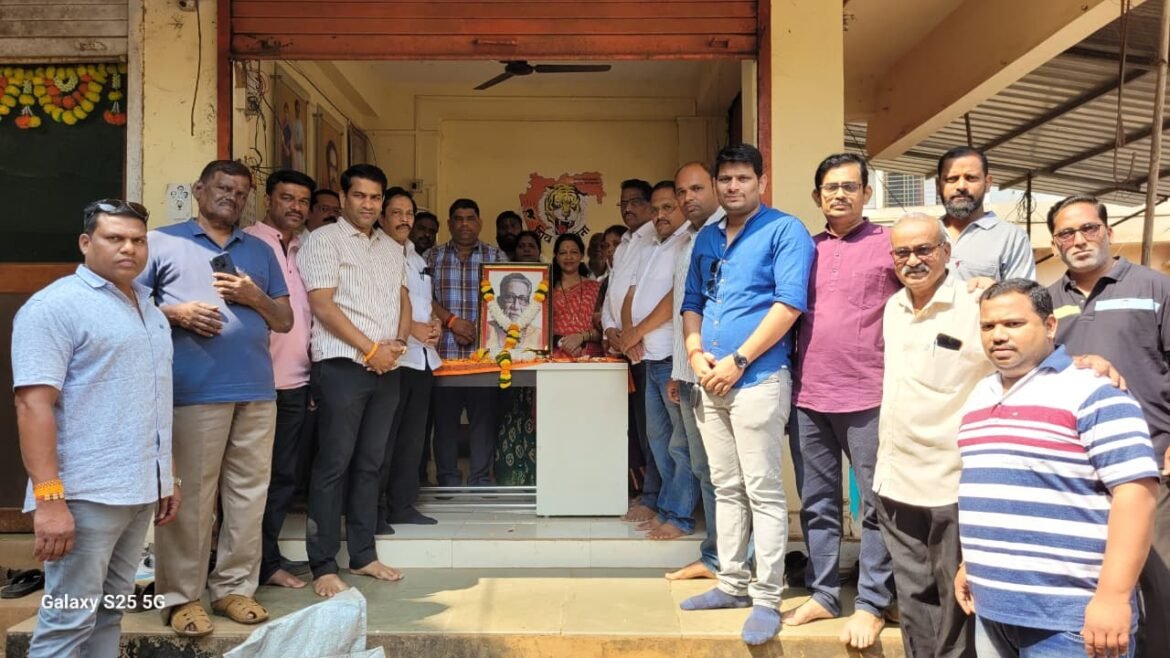 हिंदुहृदयसम्राट बाळासाहेब ठाकरे यांच्या “जन्मशताब्दी जयंती” निमित्त कणकवली शिवसेना शाखेत बाळासाहेबांना मानवंदना