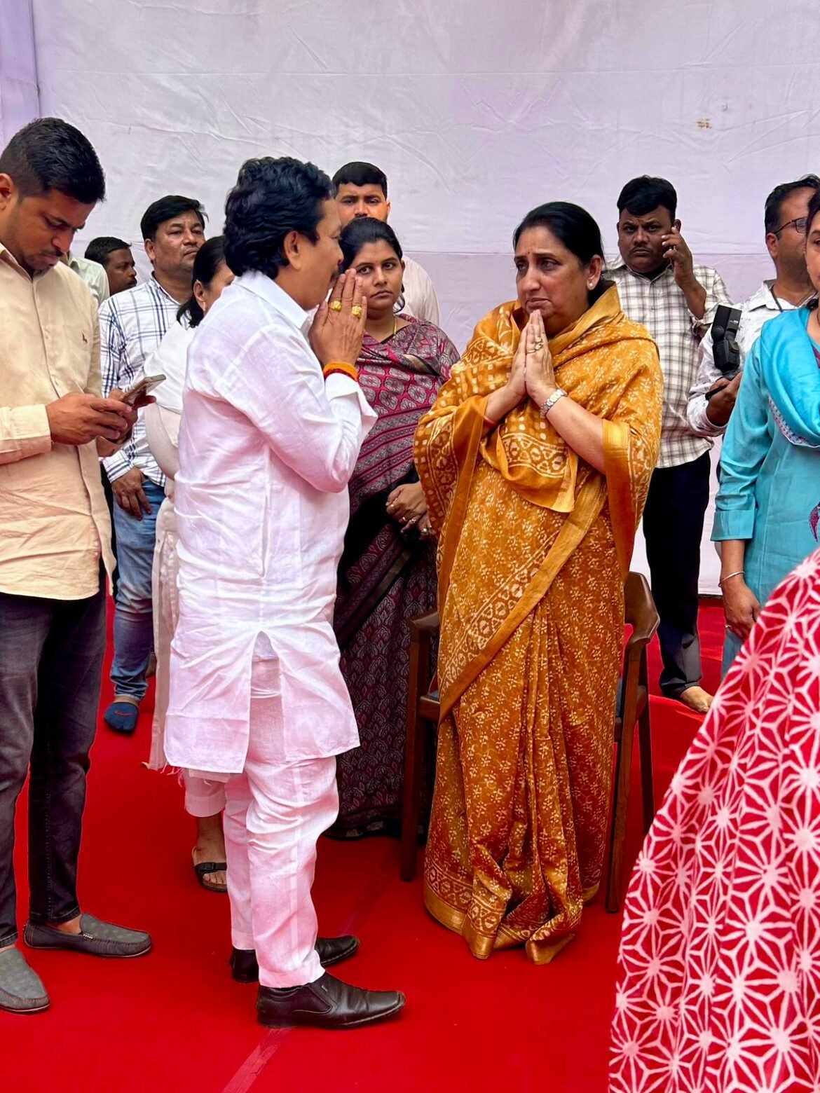 संदेश पारकर यांच्याकडून पवार कुटुंबीयांचे सांत्वन; स्व. अजितदादा पवार यांना भावपूर्ण श्रद्धांजली