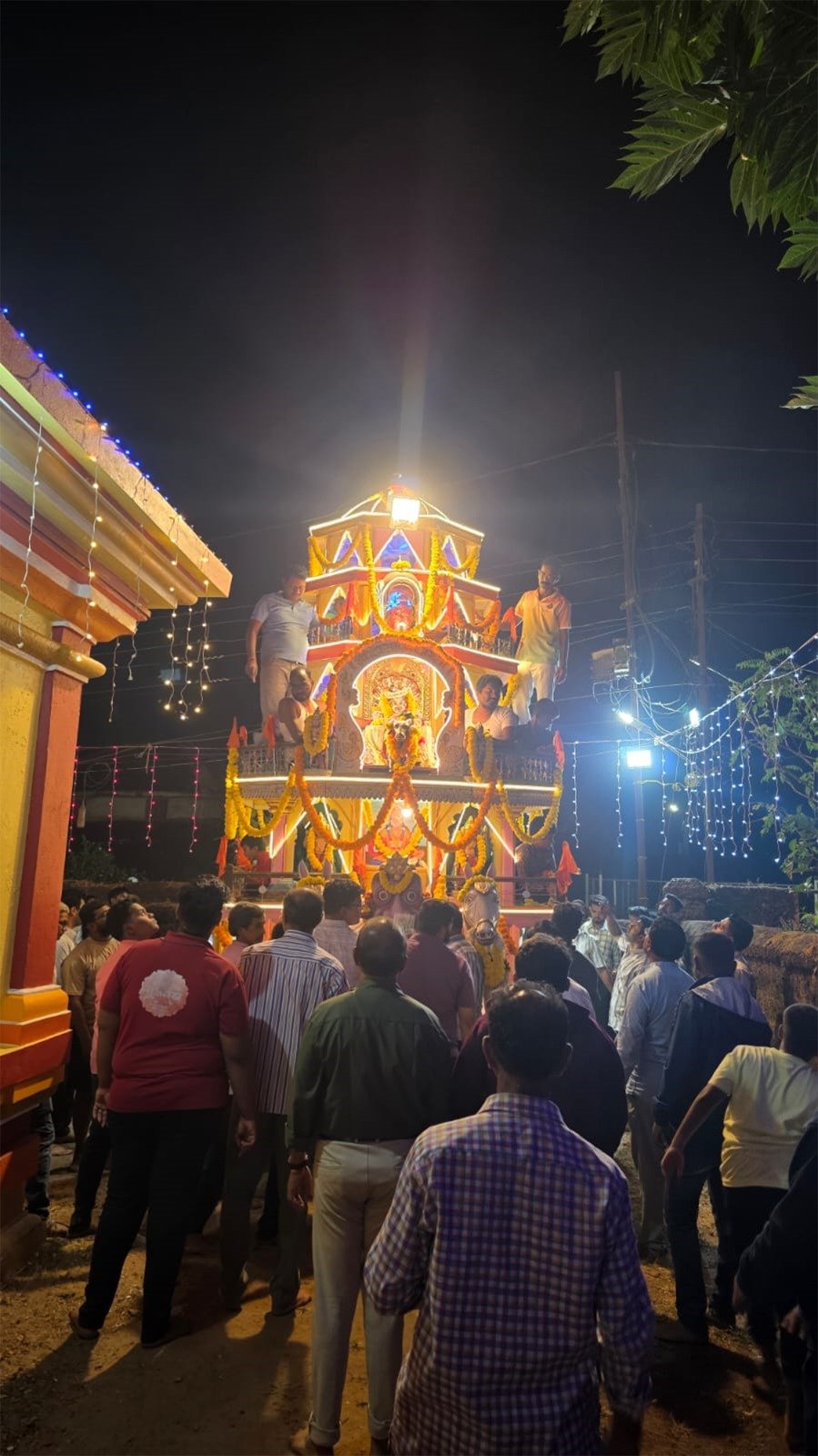 हर हर महादेवच्या जयघोषात श्री रामे·ाराचा रथोत्सव संपनन