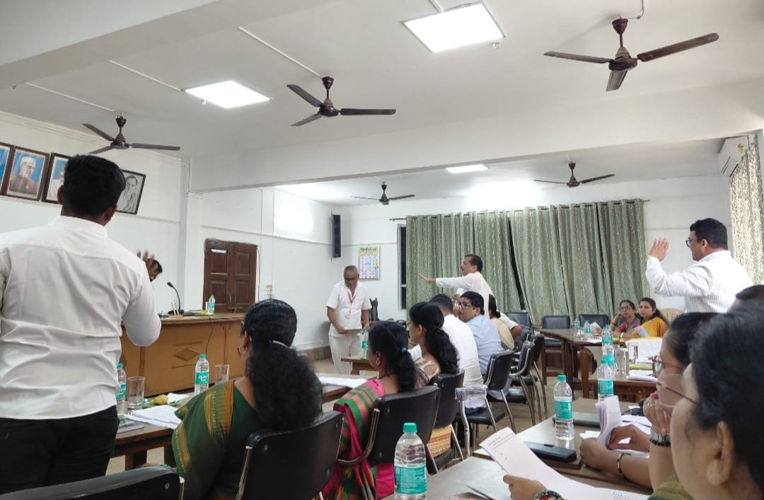 नगराध्यक्ष श्रध्दा भोसलें ऑनलाइन उपस्थित असल्याने संजू परब यांनी केला विरोध