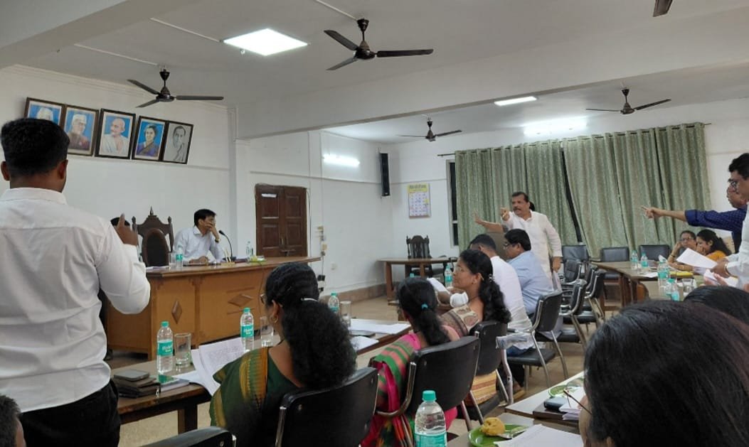 ५७ कोटींच्या नळपाणी योजनेवर प्रश्नचिन्ह; कामाच्या गुणवत्तेबाबत संजू परब यांचा आक्षेप