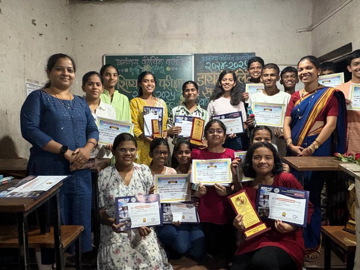 धनंजय फाउंडेशन’च्यावतीने गुणवंत विद्यार्थ्यांचा सत्कार लोकमत न्यूज नेटवर्क