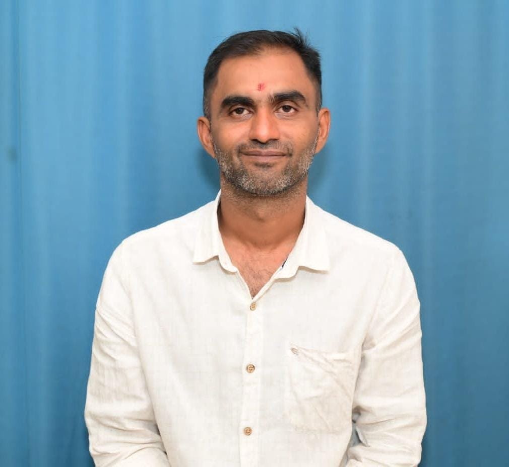 “स्थानिक उमेदवार, जनतेची आशा; अनिरुद्ध अविनाश फाटक मणेरीत चर्चेत