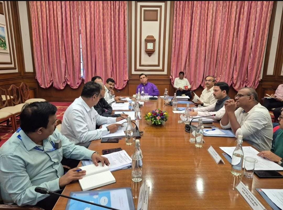 व्हिएतनाम व कंबोडियातील काजू प्रक्रिया उद्योगांचा अभ्यास करून अत्याधुनिक स्वयंचलित काजू प्रक्रिया उद्योग उभे करण्याचा मुंबईतील काजू परिषद संचालक मंडळ बैठकीत निर्णय