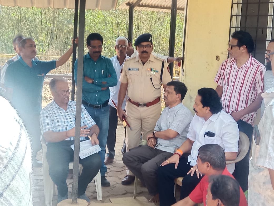 बोर्डवे गावात रेल्वे स्टेशन मंजुरीसाठी बबली राणे यांचे उपोषण