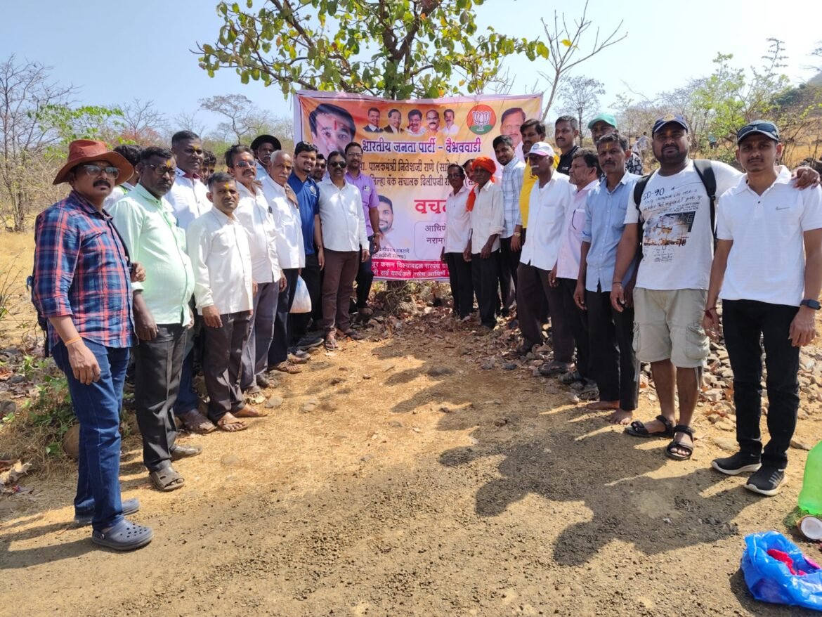 पंचायत समिती सदस्य सिद्धेश (बंटी) रावराणे यांच्या प्रमुख उपस्थितीत तसेच सरपंच वासुदेव (बाळू) रावराणे यांच्या हस्ते आचिर्णे धनगरवाडा उर्वरित रस्त्याचे उद्घाटन करण्यात आले