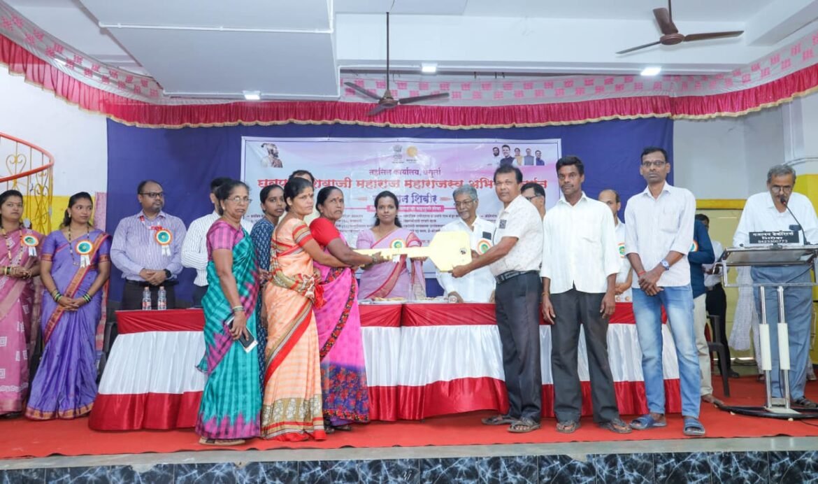 _छत्रपती शिवाजी महाराज महाराजस्व समाधान शिबिरास नागरिकांचा उत्स्फूर्त प्रतिसाद_