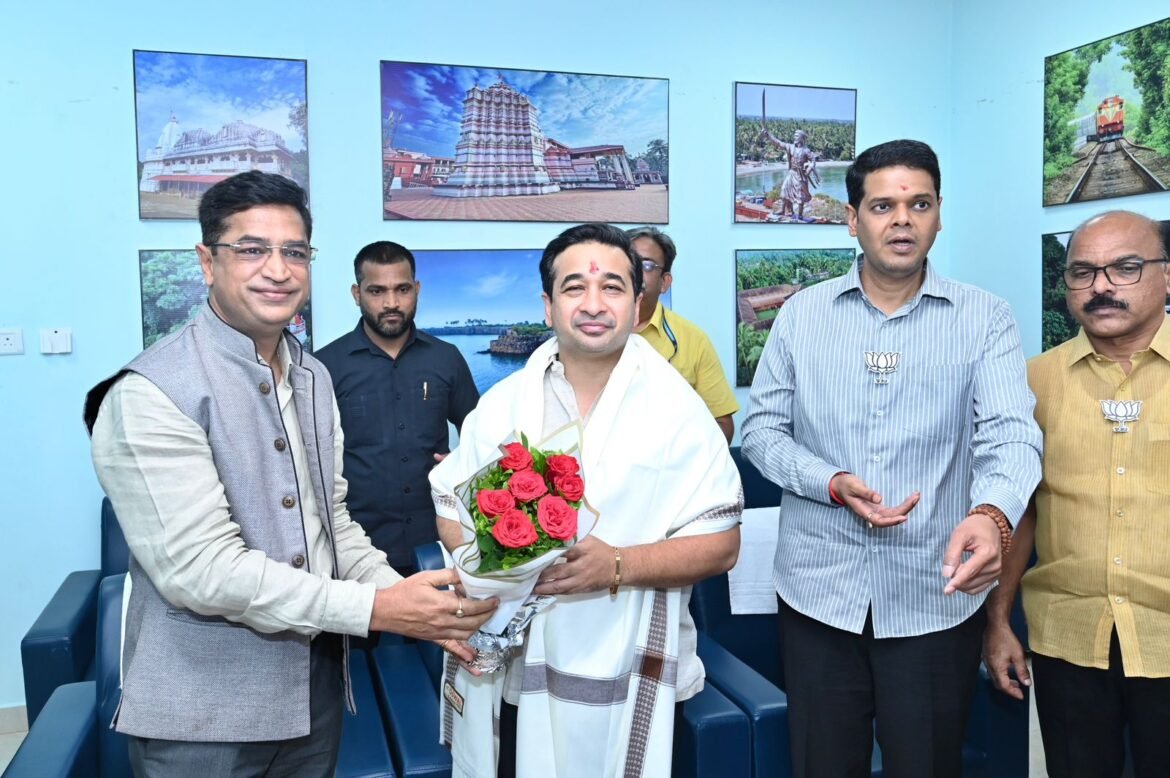 कणकवली रेल्वे स्थानकात सरकत्या जिन्याचे भूमिपूजन