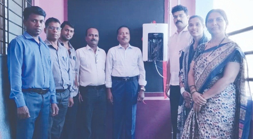 वेंगुर्ला शाळा नं. 1 ला अॅक्वा रो वॉटर प्युरिफिल्टर प्रदान