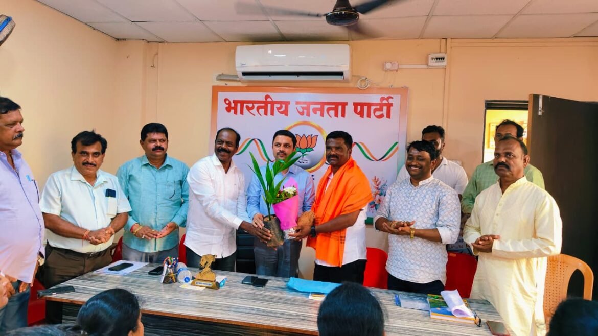 वेंगुर्ला भाजपामार्फत नवनिर्वाचित सभापतीसह लोकप्रतिनिधिंचा सत्कार.