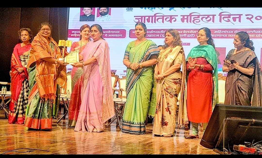 उपमुख्यमंत्री सुनेत्रा ताई पवार यांच्या हस्ते अक्षता कांबळी यांना राज्यस्तरीय पुरस्कार प्रधान