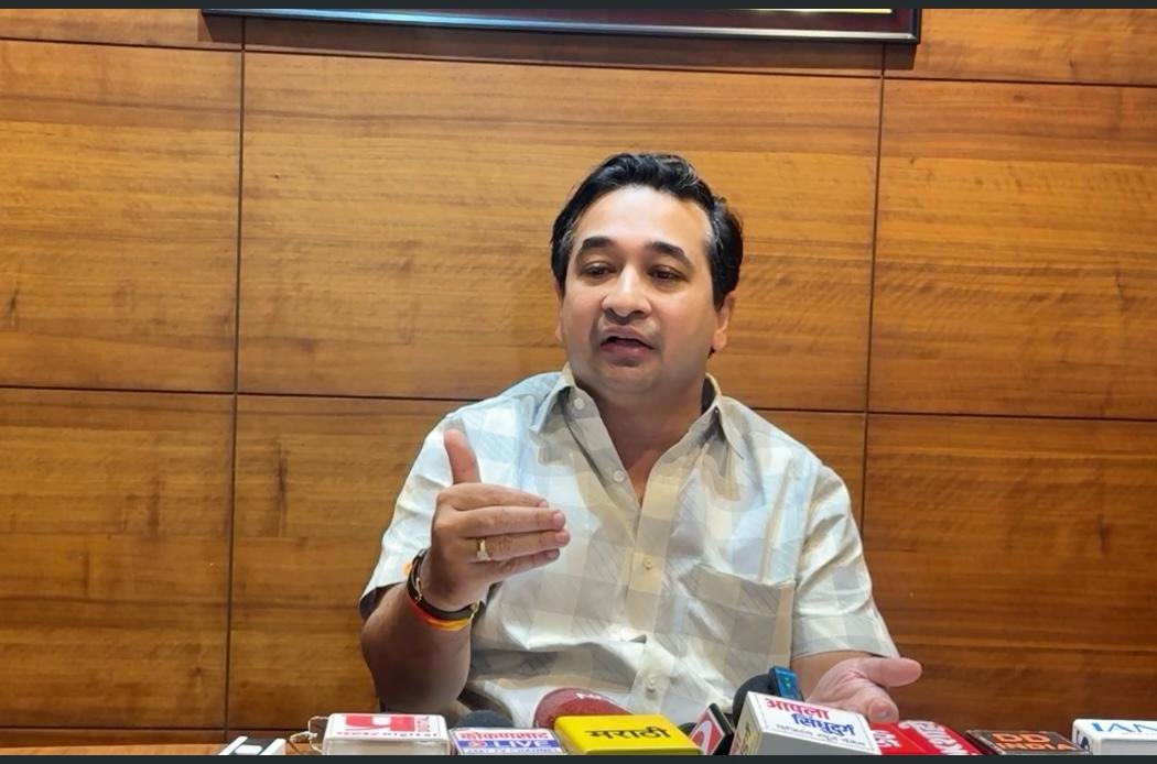 पालकमंत्री नितेश राणे यांनी घेतला आंबा पिक संरक्षणासाठी पुढाकार