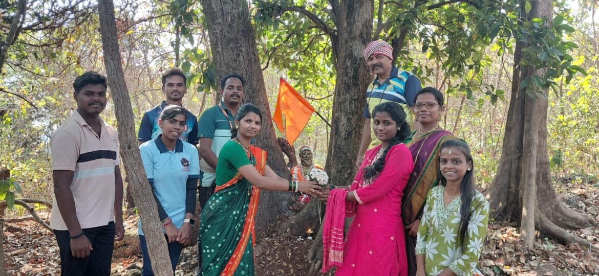 महिला दिनानिमित्त चाफेड दुर्गावर स्वच्छता मोहीम