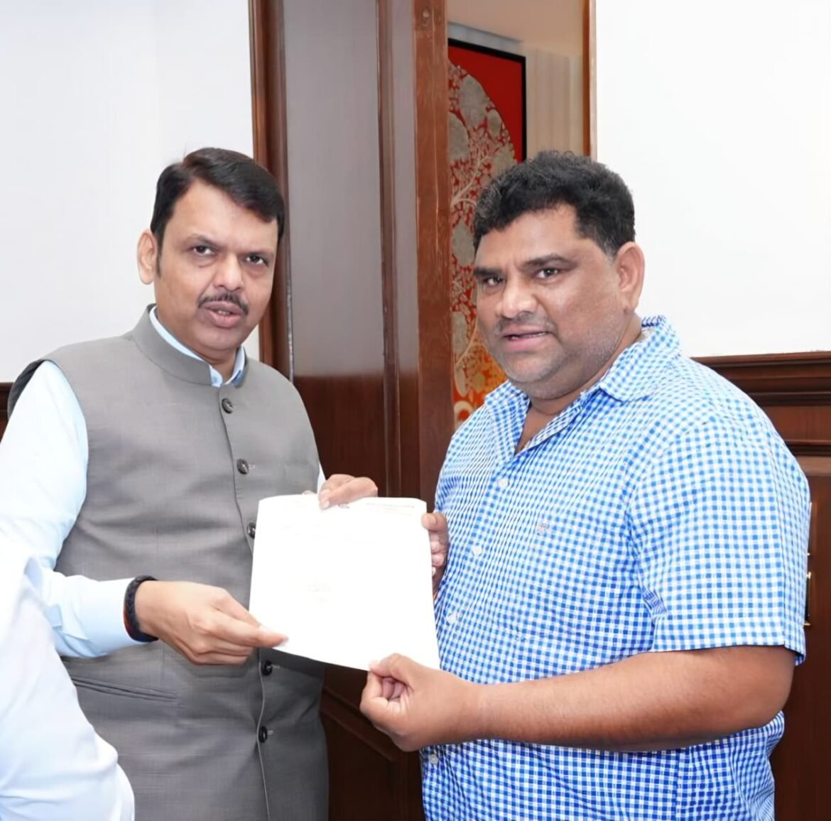 नुकसानग्रस्त आंबा व काजू शेतकऱ्यांना राज्य सरकारच्या वतीने तात्काळ व भरघोस नुकसान भरपाई द्या