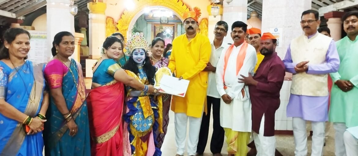 वेशभूषा व अभिनय स्पर्धेत वरदा परब आणि ज्ञाने·ारी तांडेल प्रथम