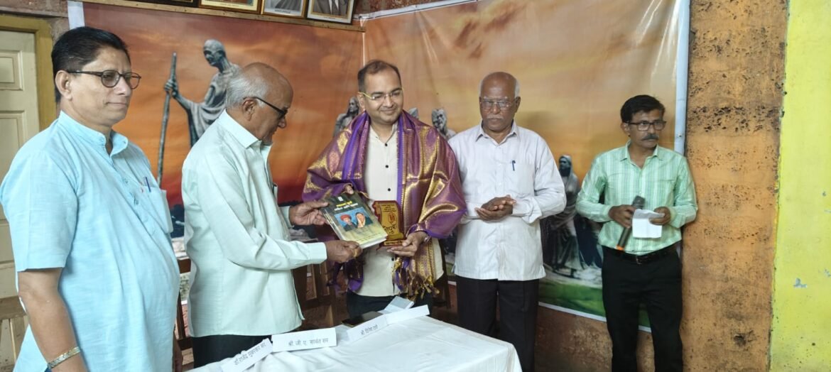 आव्हाने, संघर्षाचा सामना कसा करावा हे पुस्तके शिकवतात..!