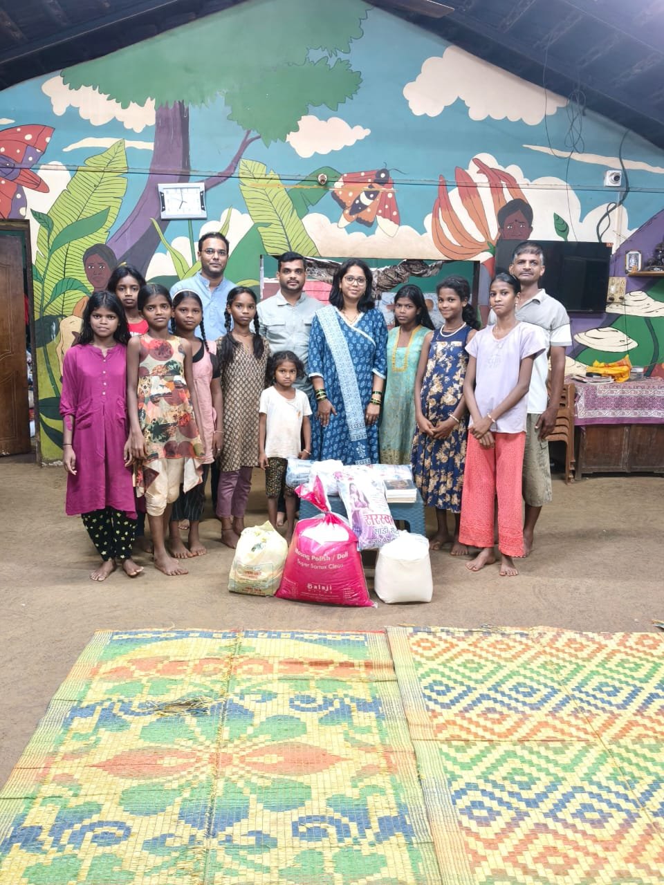 आर्किटेक्ट शंकर सावंत यांचा वाढदिवस नाग्या महादू आश्रमातील मुलांना खेळाचे साहित्य आणि गरजेच्या वस्तू देऊन उत्साहात संपन्न