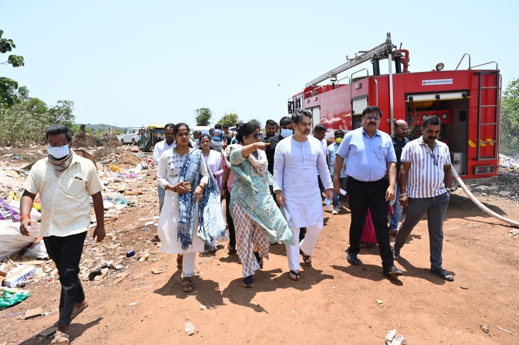 सांगिर्डेवाडी कचरा डेपो आग प्रकरणाची आमदार निलेश राणे यांच्याकडून पाहणी; अधिकाऱ्यांना तात्काळ उपाययोजनांचे निर्देश