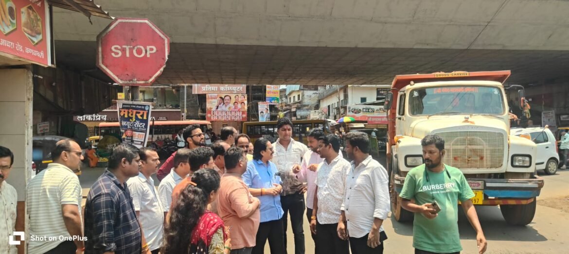 कणकवलीत पटवर्धन चौक ते किनई रस्त्यावर बंदिस्त गटार कामाला गती*