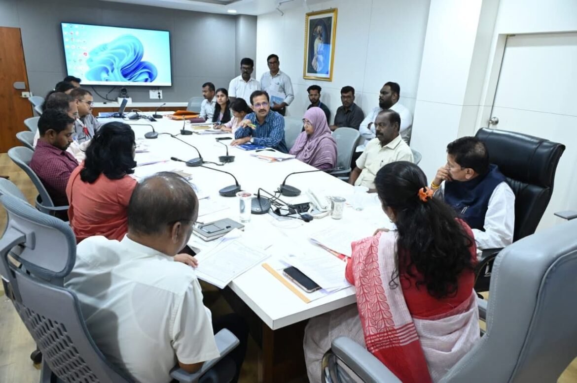 आमदार दीपक केसरकर यांच्या उपस्थितीत विविध विकासकामांप्रश्नी आढावा