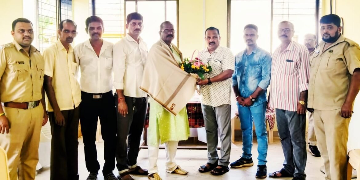 वेंगुर्ले आगारातील वाहक चंद्रकांत रजपुत यांचा भाजपा प्रणित सेवा शक्ती संघर्ष एस. टी. कर्मचारी संघाच्या वतीने सेवानिवृत्तीपर सत्कार