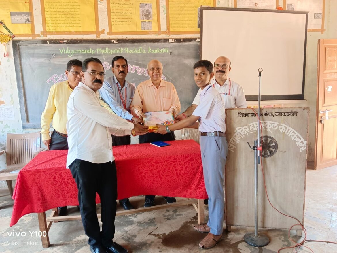 जिल्हास्तरीय ‘नवनीत’ चित्रकला स्पर्धेत कणकवलीच्या मोहित सुतारचे यश