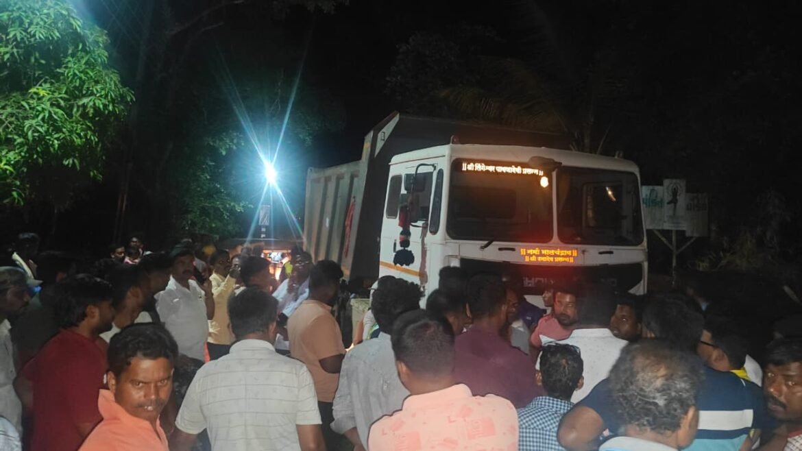 कळसुली – हळवल मार्गावरील बेजबाबदारपणे होणारी डंपर वाहतूक थांबवा.!