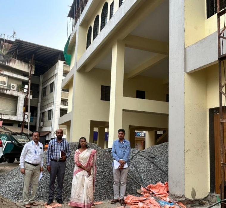 सावंतवाडी नगरपरिषदेच्या कामकाजाचा जिल्हाधिकाऱ्यांकडून आढावा; विकासकामांना गती देण्याच्या सूचना