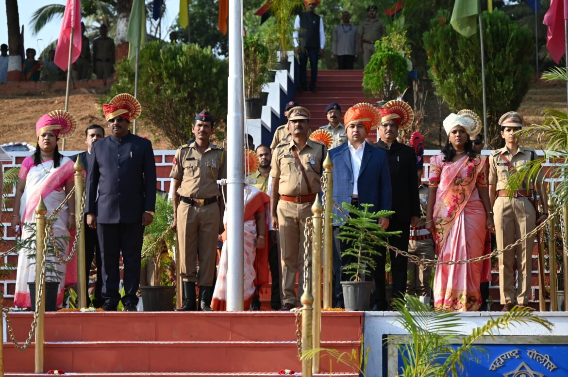 _पालकमंत्री नितेश राणे यांच्या हस्ते मुख्य शासकीय ध्वजारोहण संपन्न