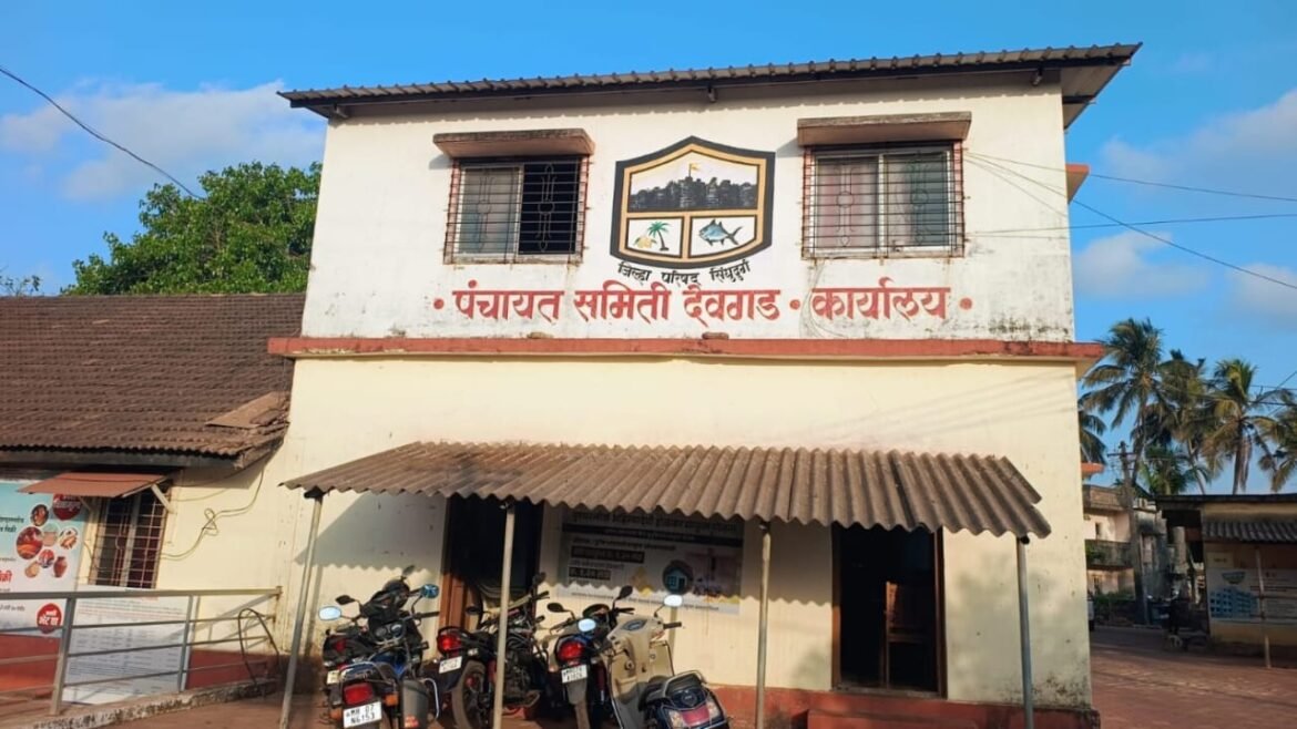 भुमिअभिलेख कार्यालयात खातेदाराला मागणी करूनही नकाशा नाही; मात्र एजंटांना पैसे घेवून तात्काळ नकाशा…