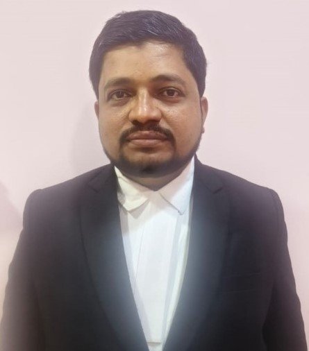 विनापरवाना बंदूक व काडतुसे बाळगल्याप्रकरणी कुडाळ येथील तिघांना जामीन मंजूर
