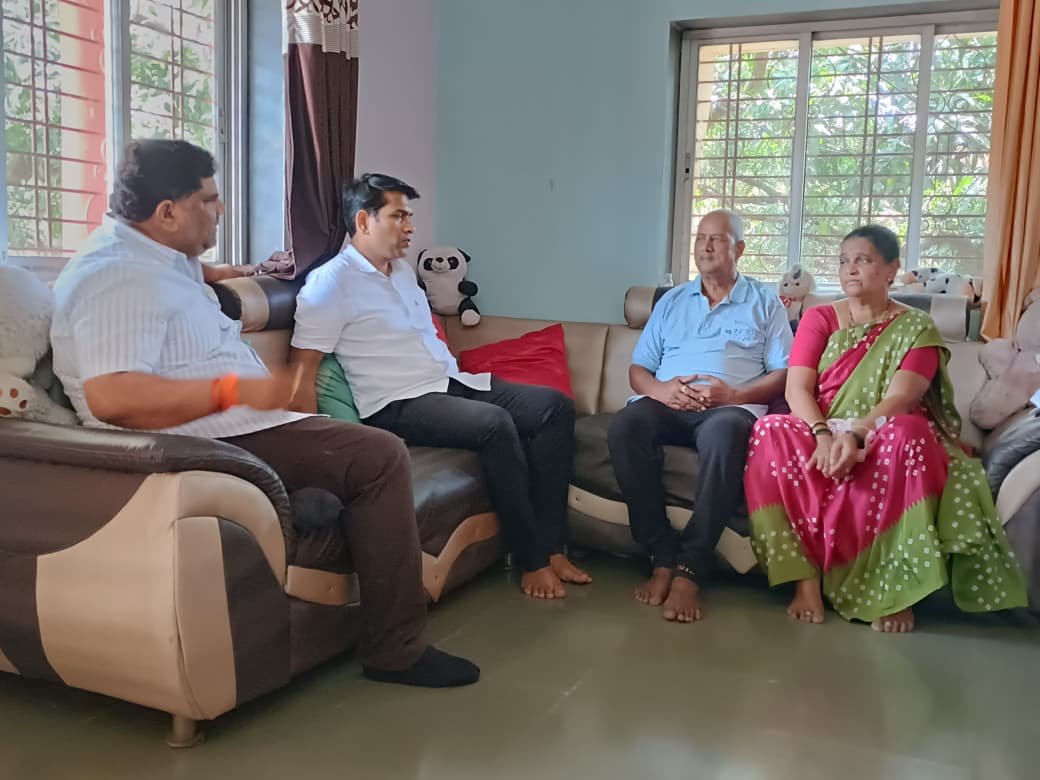 माजी जिल्हा परिषद सदस्या वर्षाताई पवार यांचा मुलगा तेजस याचे मुंबईत रेल्वेतुन पडून दुःखद निधन