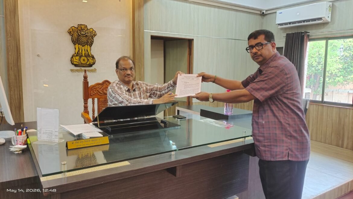 भ्रष्टाचारी शिक्षणाधिकारी कविता शिंपींना हजर करून घेतल्यास जिल्हा परिषदेसमोर ठिय्या आंदोलन!