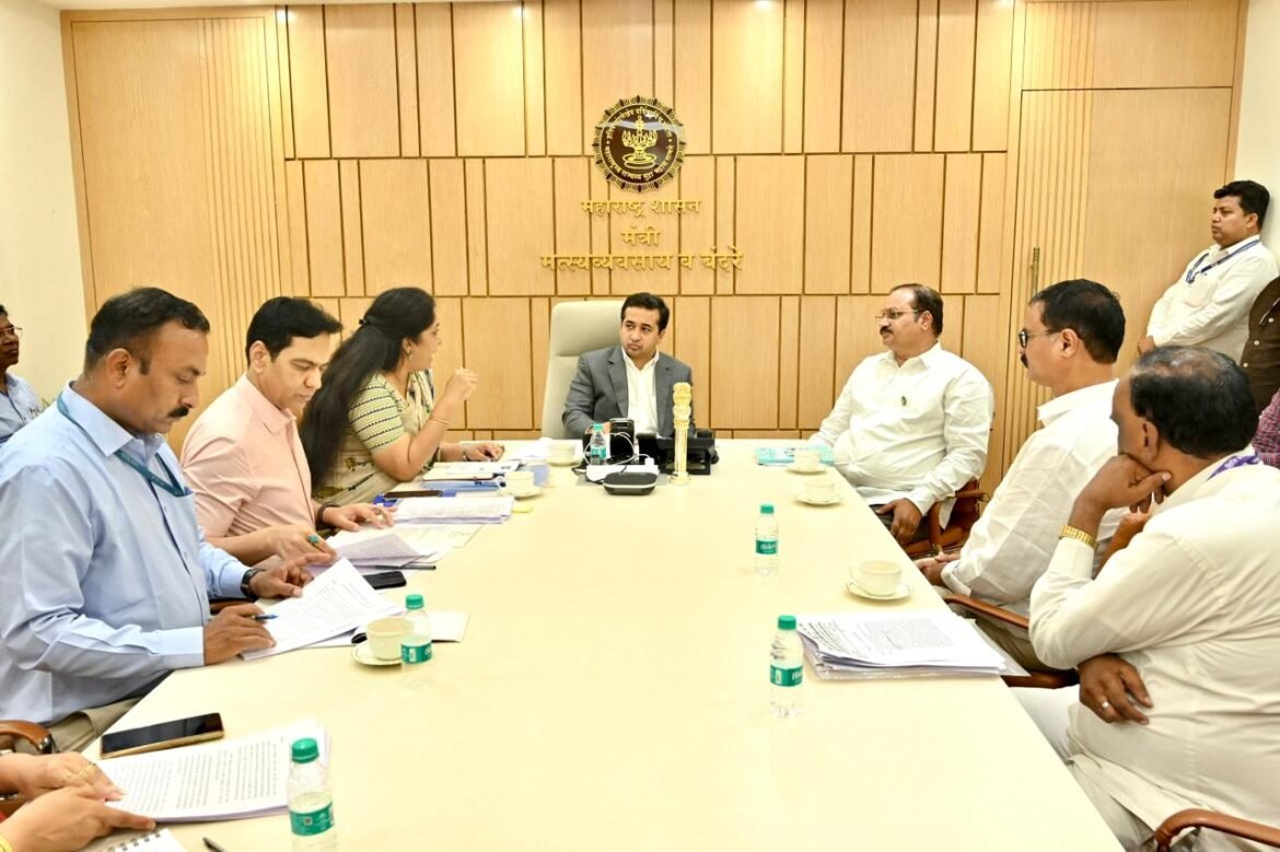 कणकवली रेल्वे स्थानकात सरकता जिना लवकरच सुरू होणार तर नव्या शेडला मंजुरी*