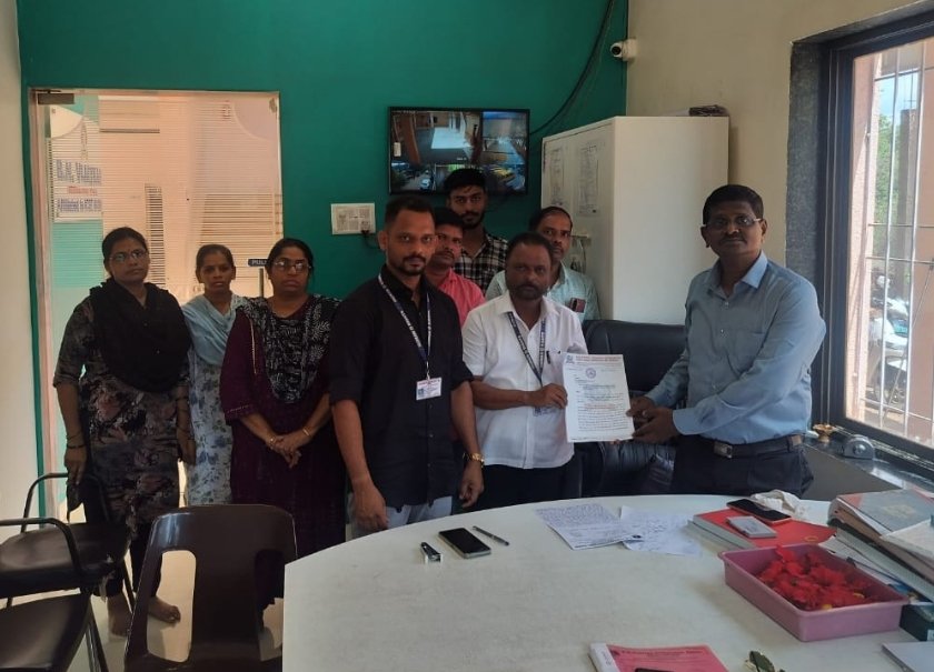 बारावीच्या आय. एस. सी. दिल्ली बोर्डाच्या परीक्षेला बसलेल्या विद्यालयातील दहा विद्यार्थ्यांचा रिझल्टच अद्याप लागला नसल्याचा धक्कादायक प्रकार उघड
