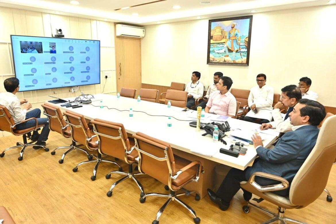 सिंधुदुर्गात मान्सूनपूर्व तयारीचा पालकमंत्री नितेश राणेंकडून आढावा; महावितरणला वीजपुरवठा सुरळीत ठेवण्याच्या सूचना