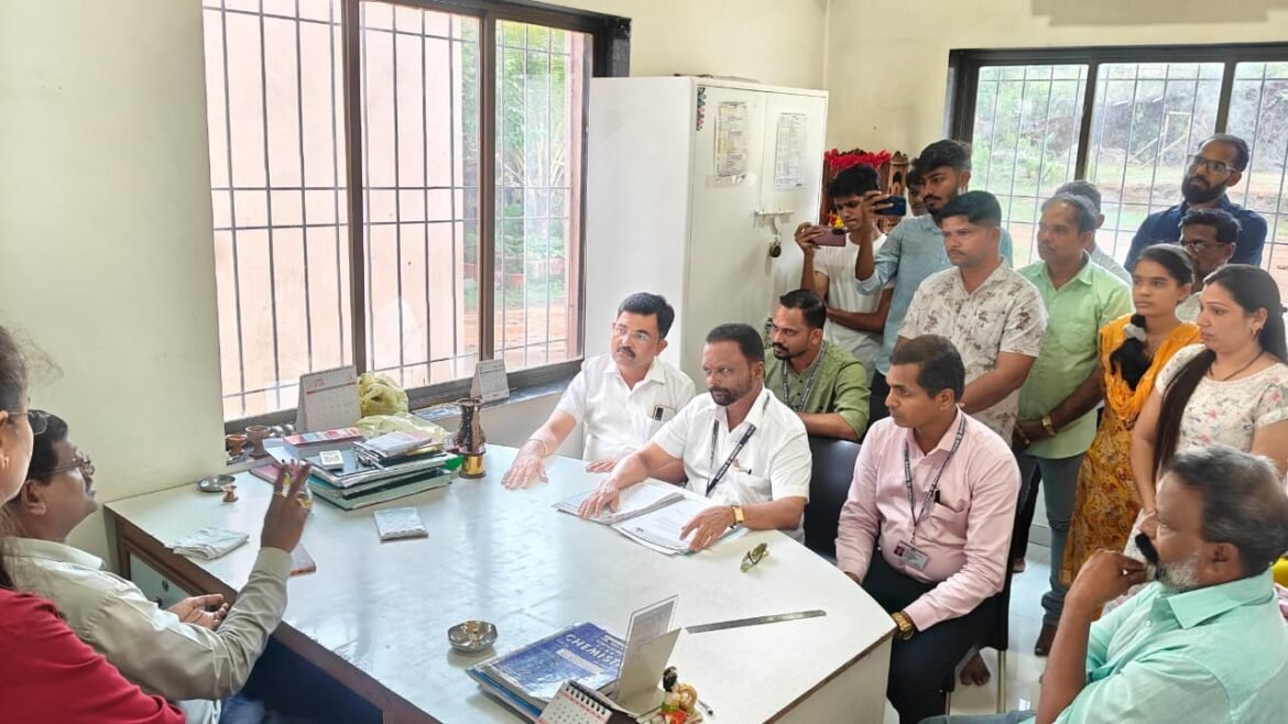 निकाल रखडल्याने पालक संतप्त.